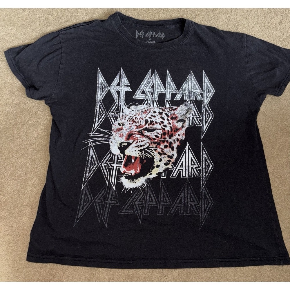 Def Leppard Black Tee with Leopard Graphic Size XL